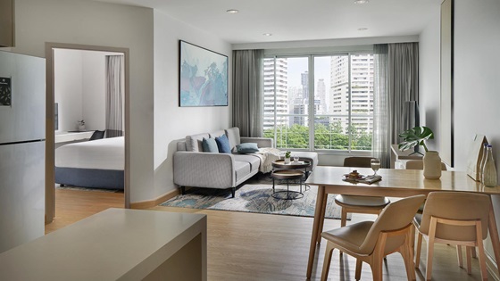 Two Bedroom Deluxe - Living Room - 샤마 레이크뷰 아속 방콕