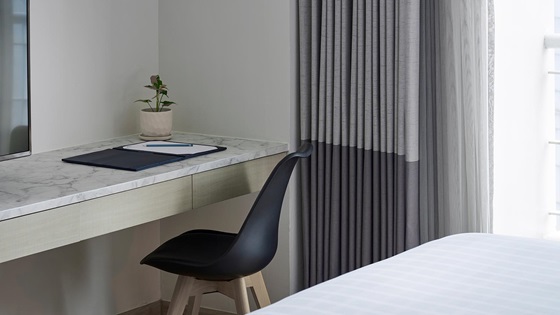 Two Bedroom Deluxe - Living Room - 샤마 레이크뷰 아속 방콕