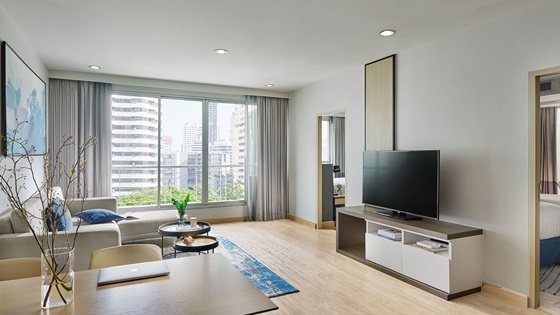 Two Bedroom - Living room - 샤마 레이크뷰 아속 방콕