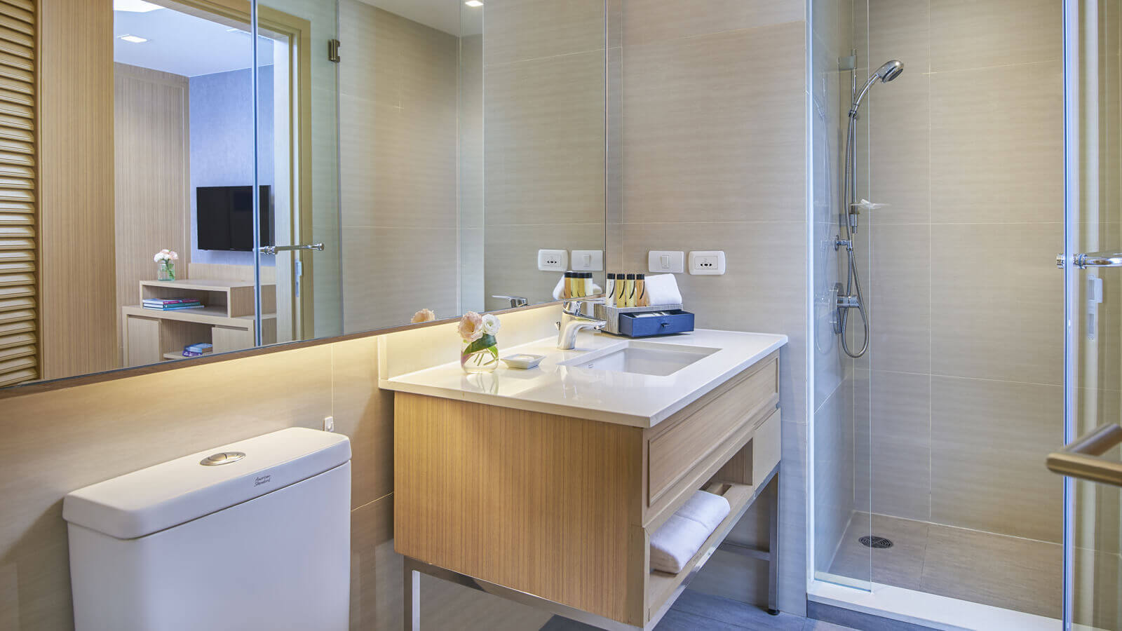 ห้องอาบน้ำ ของห้องอพาร์ตเมนท์ 2 ห้องนอน - โรงแรม ชามา เลควิว อโศก กรุงเทพ เซอร์วิส อพาร์ทเมนท์ - ชามา เลควิว อโศก กรุงเทพฯ
