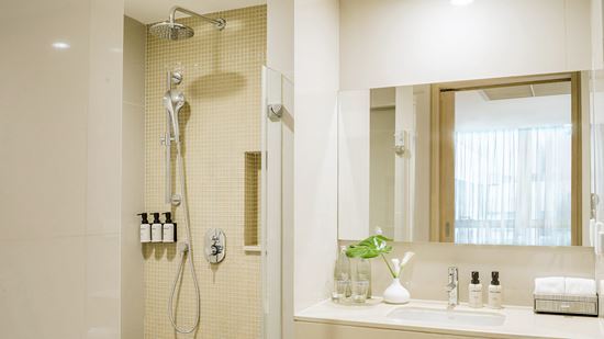 Junior Suite Bathroom Junior Suite Bathroom