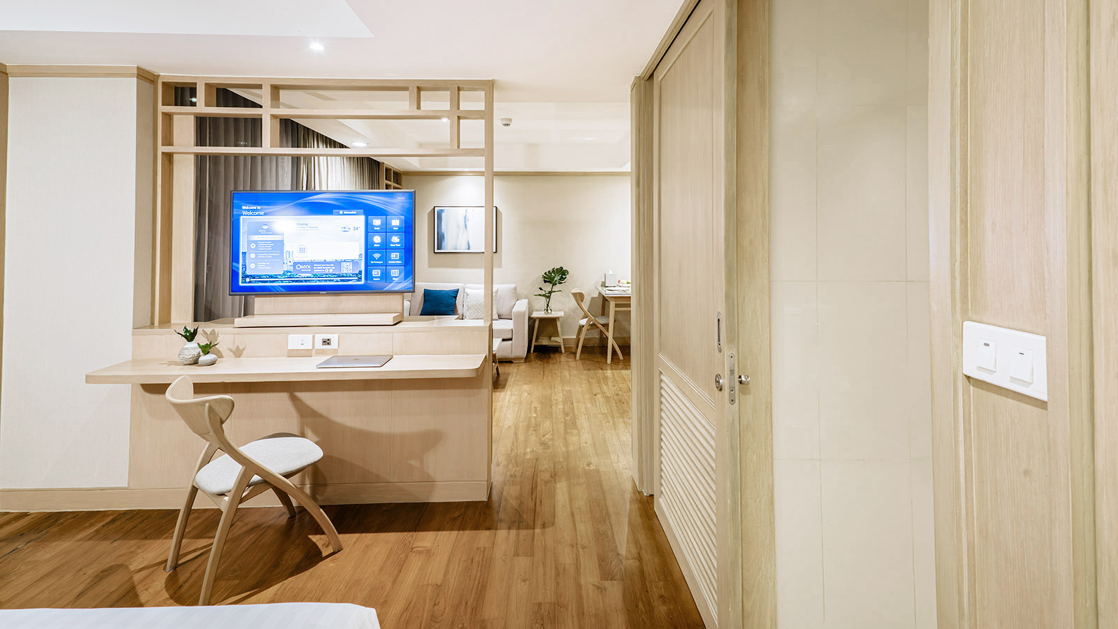 Junior Suite Work Desk - Shama Petchburi 47 Bangkok