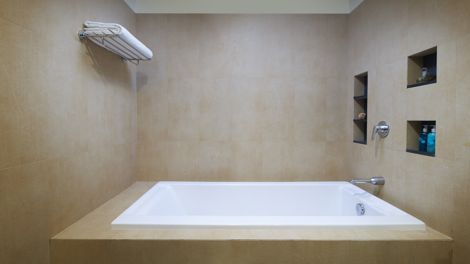 尊貴三房單位的主臥室的浴室 - 曼谷莎瑪素坤逸服務式公寓 - 曼谷莎瑪素坤逸服務式公寓