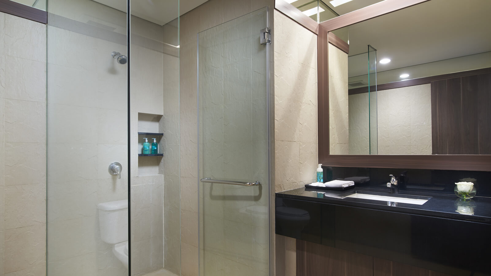 兩房單位的次臥室的浴室 - 曼谷莎瑪素坤逸服務式公寓 - 曼谷莎瑪素坤逸服務式公寓