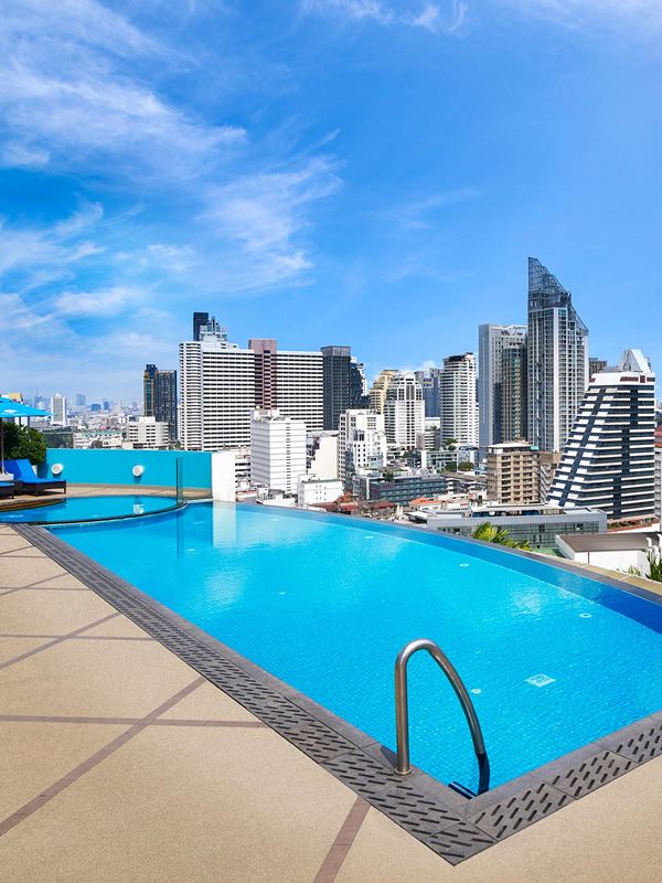 main-full_swimming-pool_xl