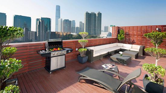 Shama Chill: rooftop garden with barbecue area