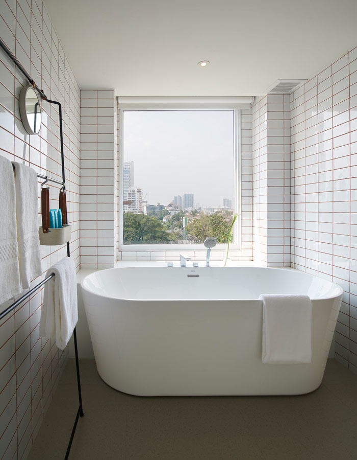 Deluxe Corner  Bathroom - Shama Yen-Akat Bangkok - 曼谷耶纳卡莎玛服务式公寓