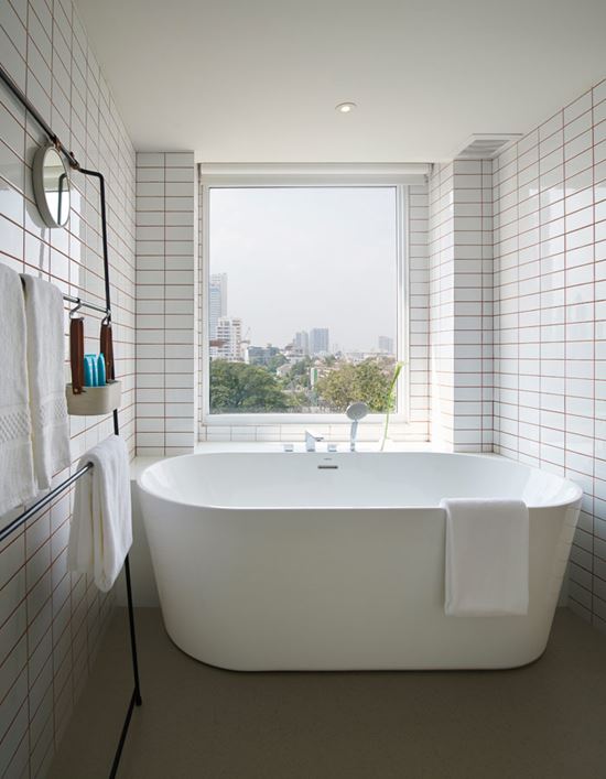 Deluxe Corner  Bathroom - Shama Yen-Akat Bangkok