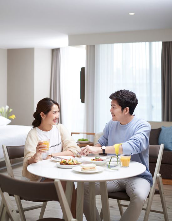 Deluxe Corner  Living Area - Shama Yen-Akat Bangkok