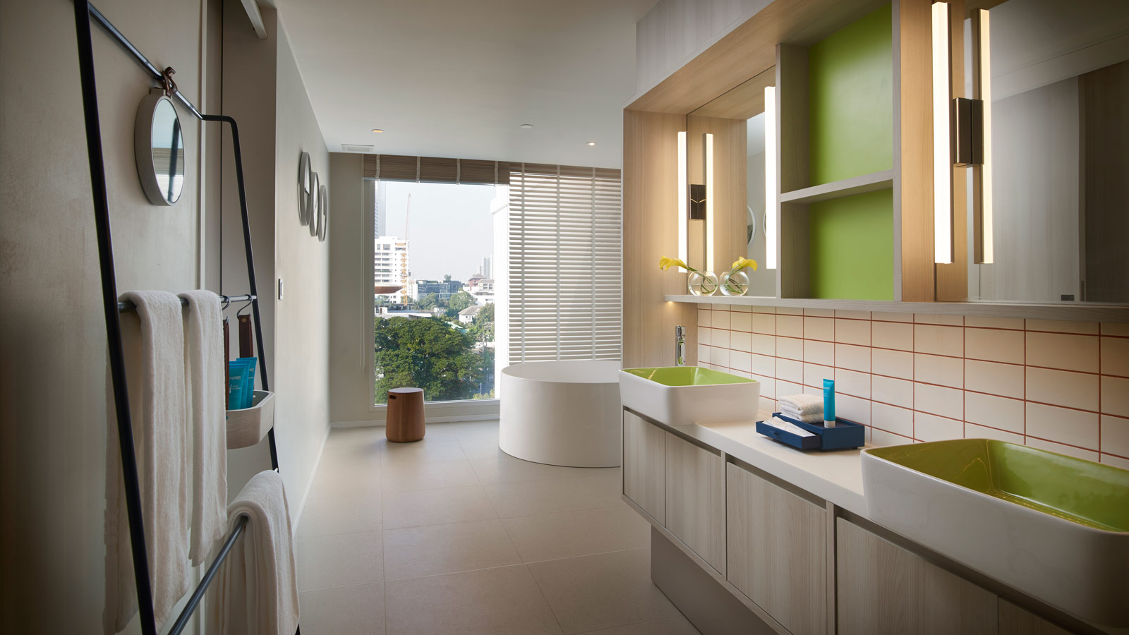 Bathtub in Junior Suite bathroom - Shama Yen-Akat Bangkok - 曼谷耶纳卡莎玛服务式公寓