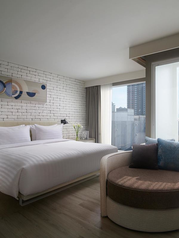 Shama Yen-Akat Bangkok