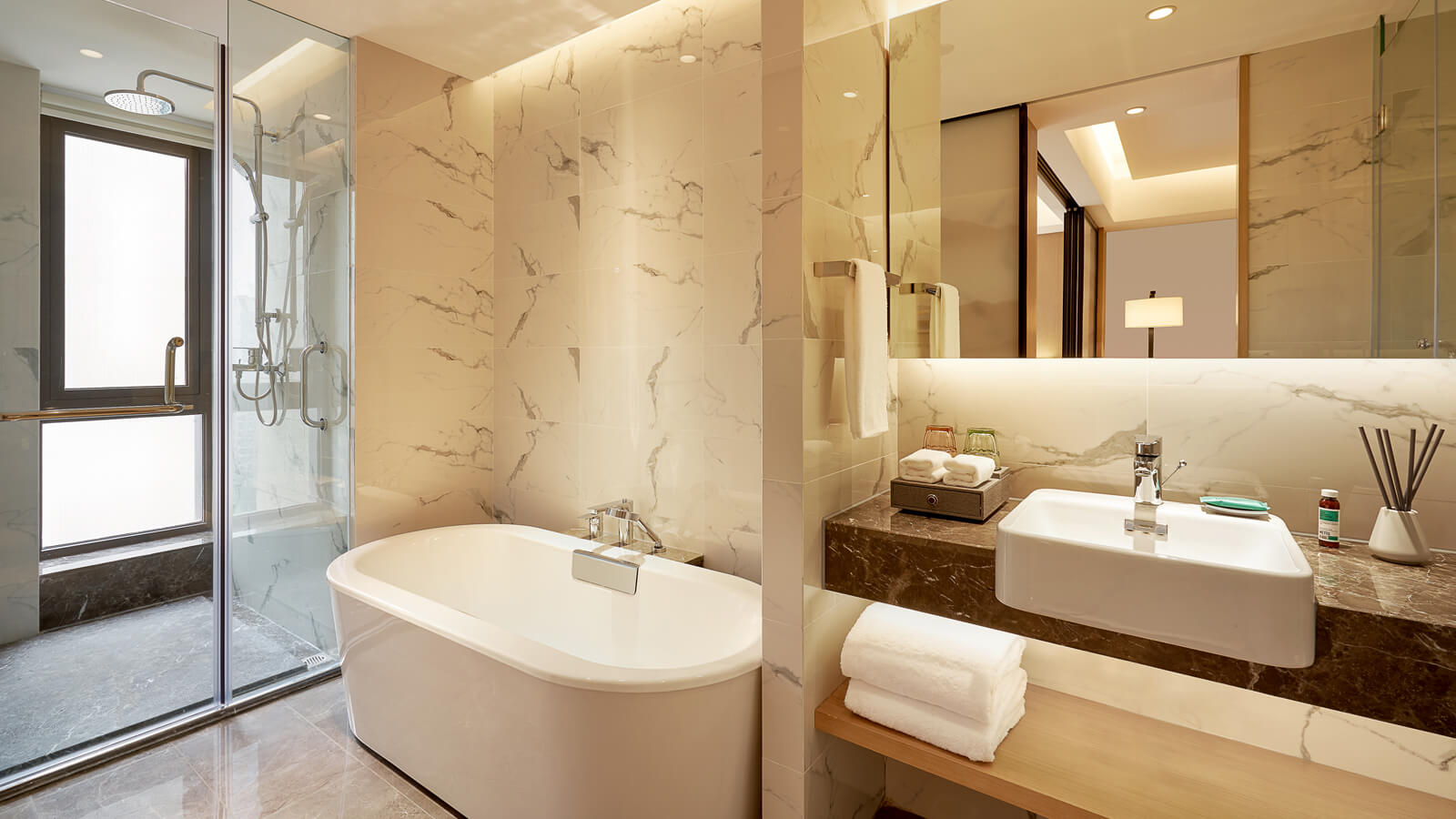 一臥室套房的用浴室 - 杭州紫金港莎瑪酒店 - 杭州紫金港莎瑪酒店